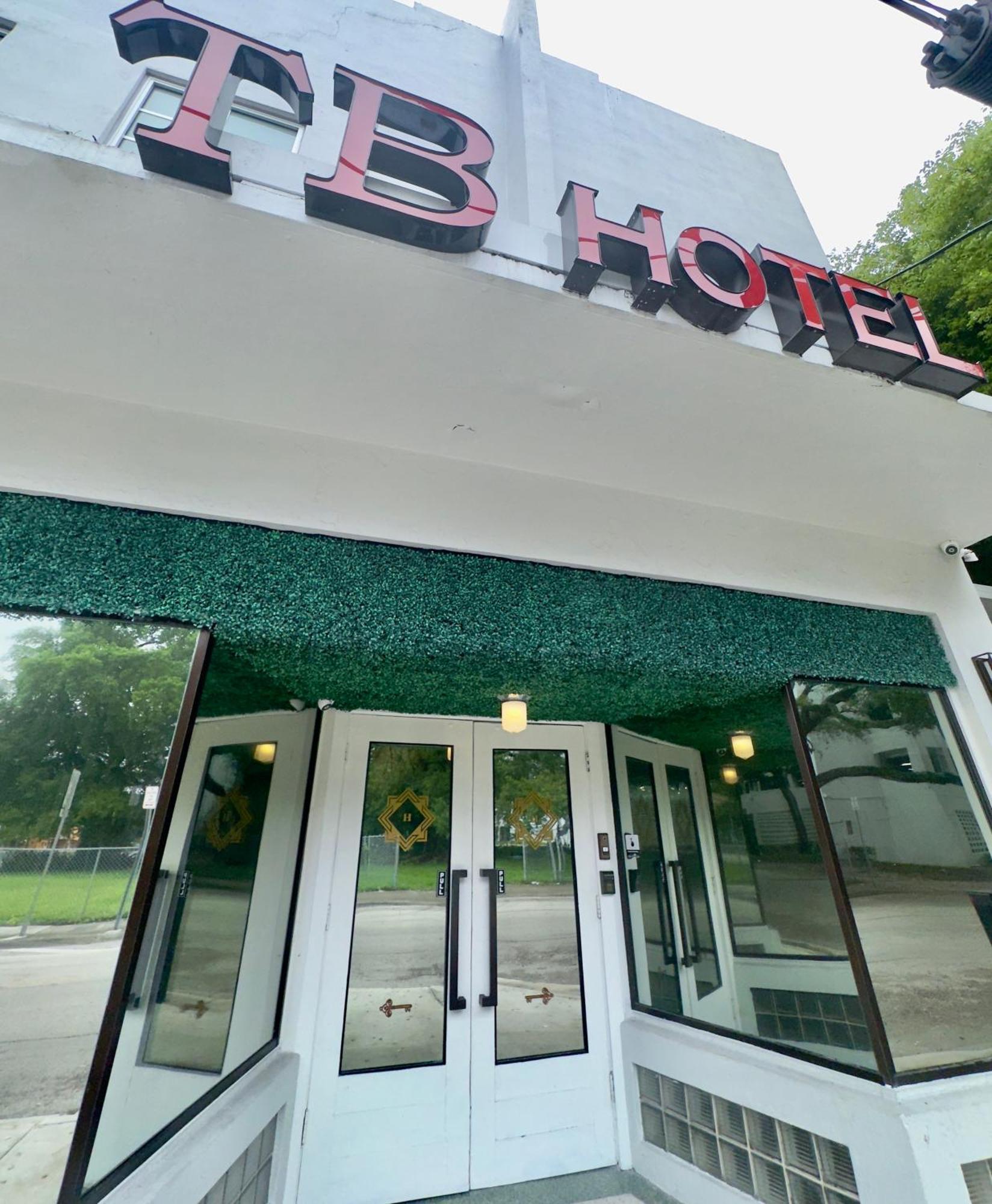 Tb Hotel Майами Экстерьер фото